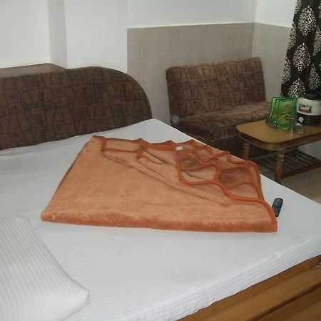 Hotel Milan Continental Delhi  Exterior foto