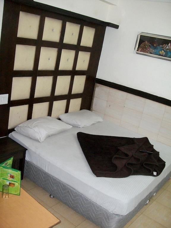 Hotel Milan Continental Delhi  Habitación foto