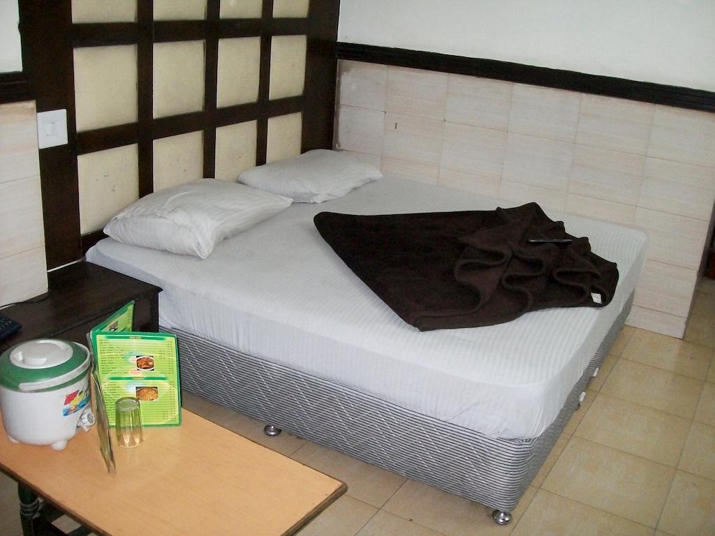 Hotel Milan Continental Delhi  Habitación foto